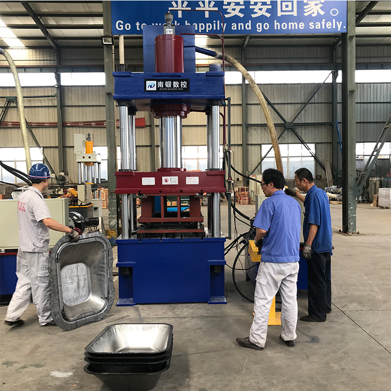 滕州 315噸灰斗車?yán)斐尚陀蛪簷C(jī) 四柱液壓機(jī) 灰斗車鐵板鋁板拉伸成型壓機(jī)