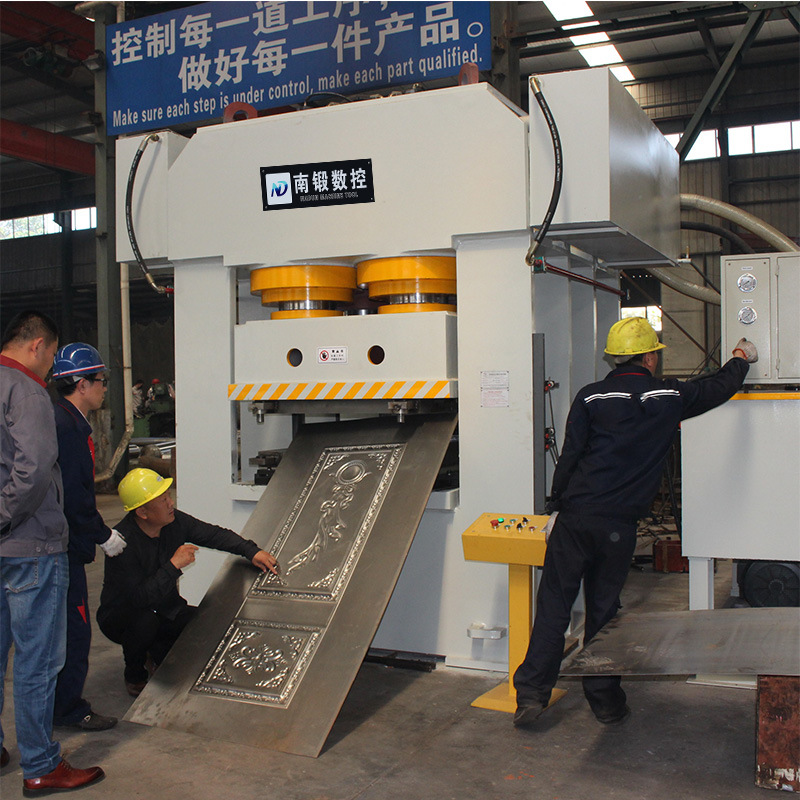 2500噸框式液壓機(jī)門面壓花成型油壓機(jī)