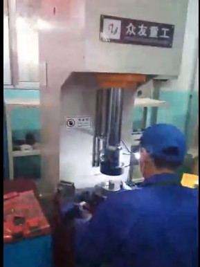 單臂液壓機單柱油壓機C型壓力機客戶現(xiàn)場