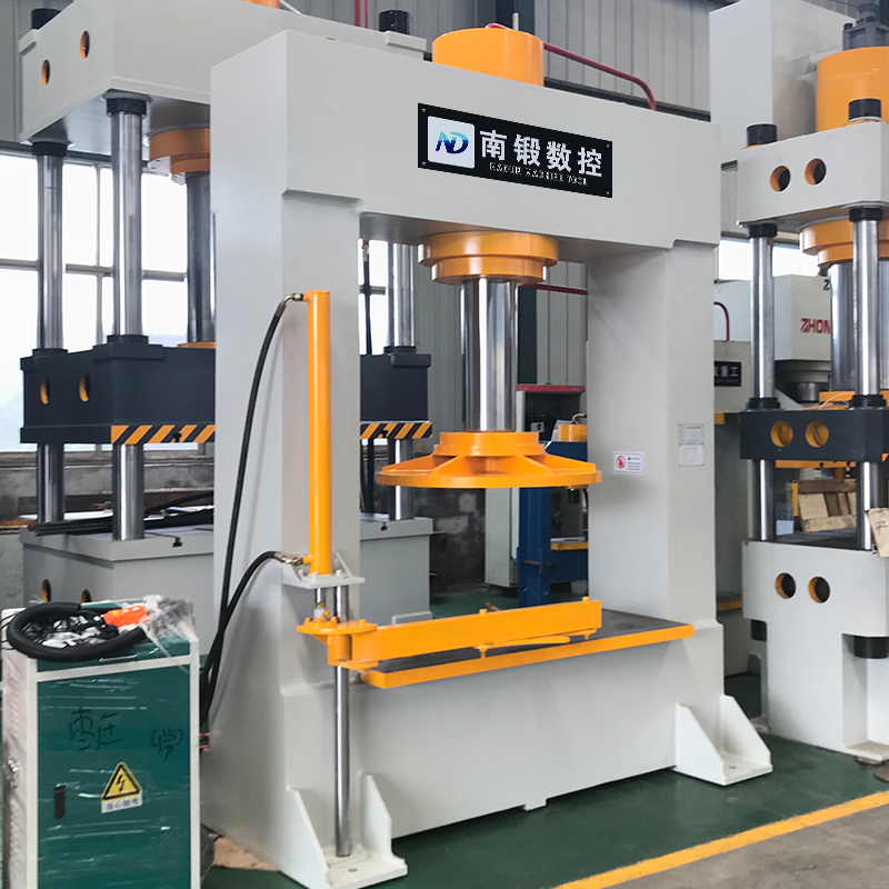 300t工程車輪胎壓裝油壓機(jī)，300噸壓胎機(jī)帶移動(dòng)工作臺(tái)