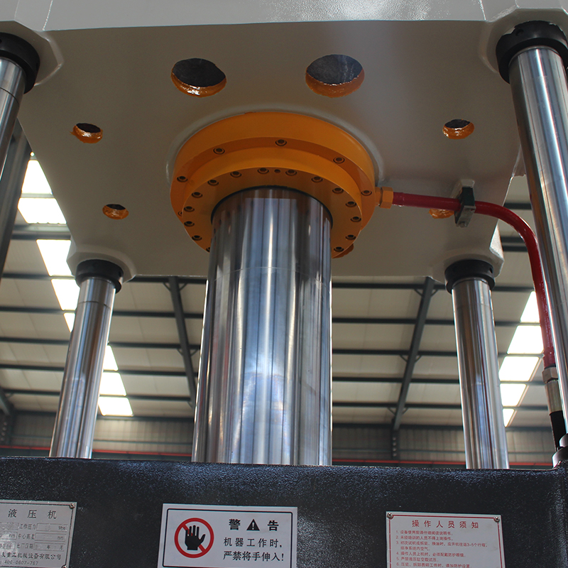 200T四柱油壓機(jī)，200噸常規(guī)三梁四柱油壓機(jī)
