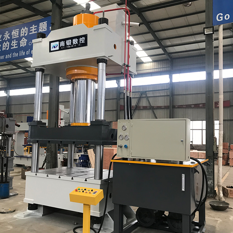 500T三梁四柱油壓機(jī)，500噸常規(guī)油壓機(jī)