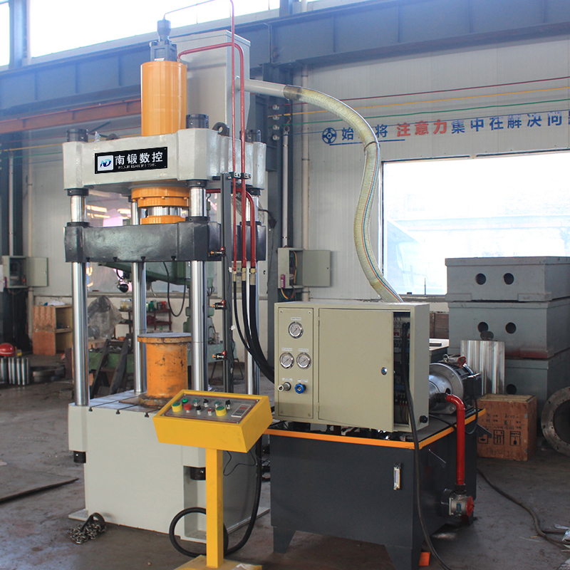 滕州200T四柱油壓機(jī)，200噸壓裝成型油壓機(jī)