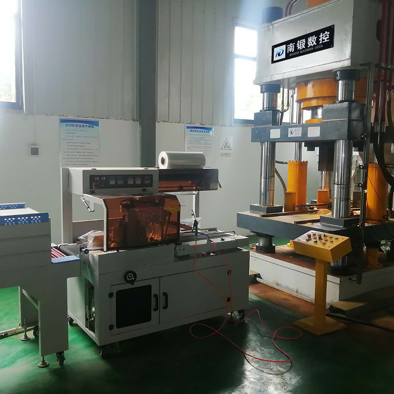 800噸牛羊舔磚液壓機生產線鹽磚機客戶案例滕州南鍛數(shù)控
