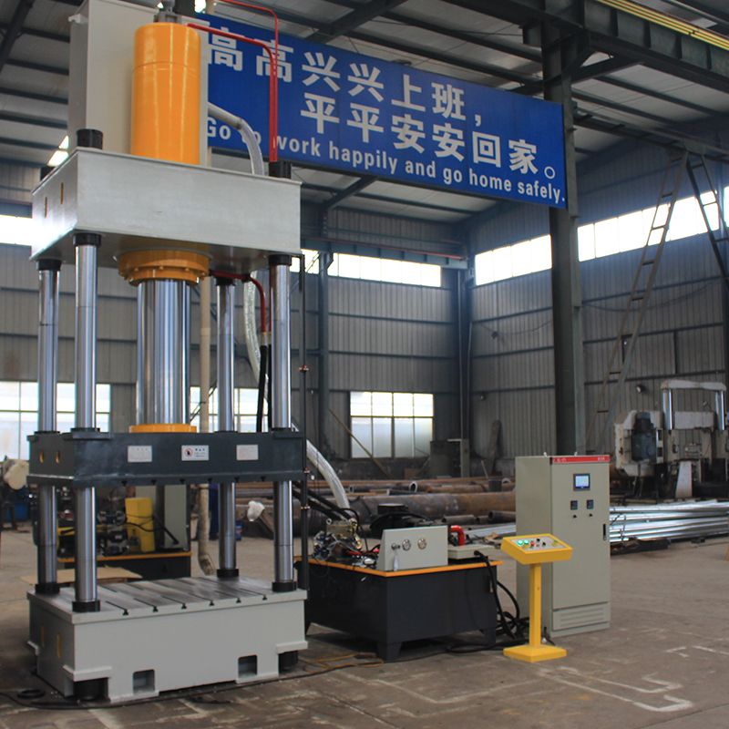 液壓機(jī)生產(chǎn)廠家3多噸四柱油壓機(jī)結(jié)構(gòu)性能特點(diǎn) 南鍛數(shù)控